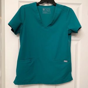 FIGS Casma Top. Small. Hunter Green.